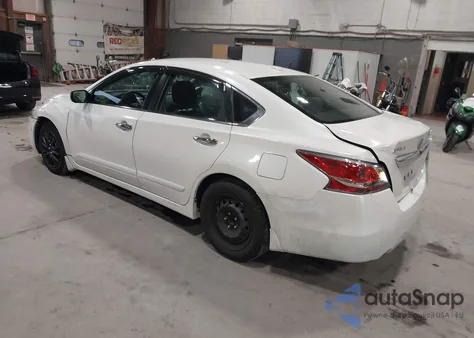 2015 Nissan Altima 2.5 S z USA, uszkodzony, nr VIN 1N4AL3AP7FC108248